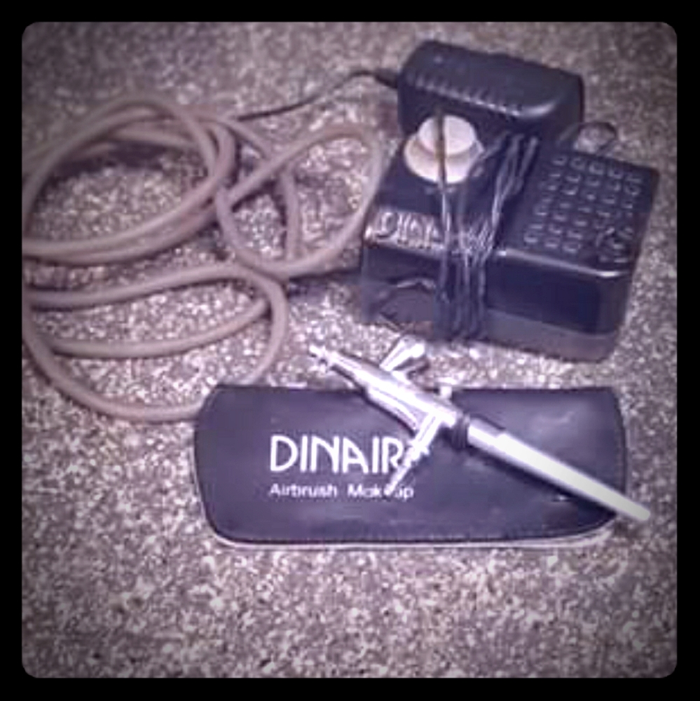 Dinair Airbrush machine